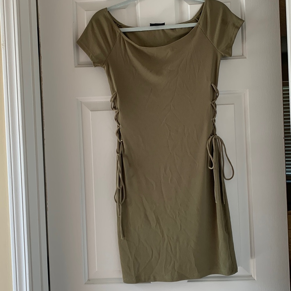 Olive midi bodycon dress would fit size 6 best